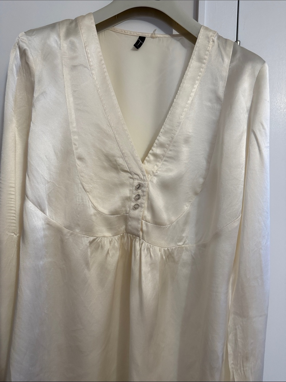 Tahari Cream Silk Blouse with V-Neck long sleeve women blouse Detail size S - Picture 3 of 7